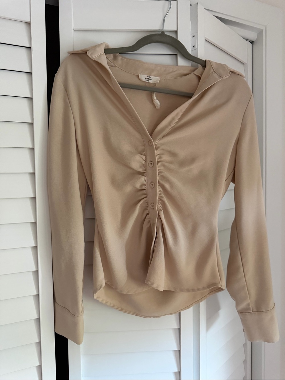 entro Beige Ruched Button-Front Long Sleeve Shirt